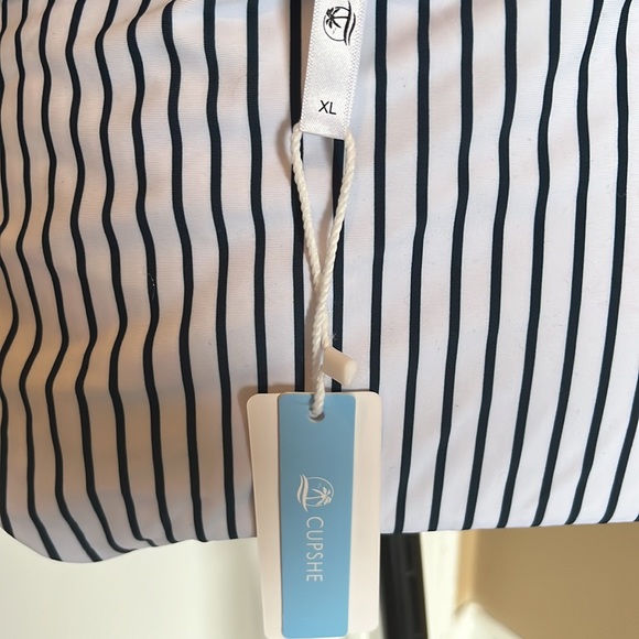 Cupshe Swimwear - Picture 4 of 9